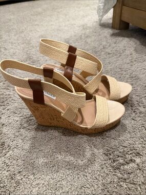 Steve Madden Cream Wedge Sandals with Brown Accents